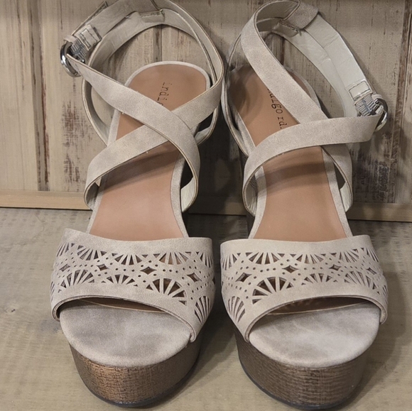 Indigo Rd Tan Wedge Sandals Size 10 - Picture 1 of 9